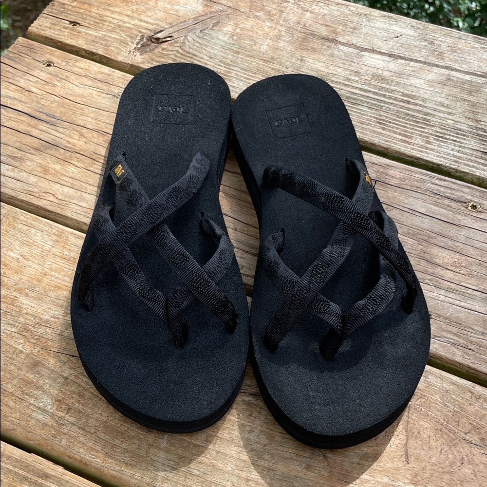 NWOT TEVA OLOWAHU SANDALS Sz 9